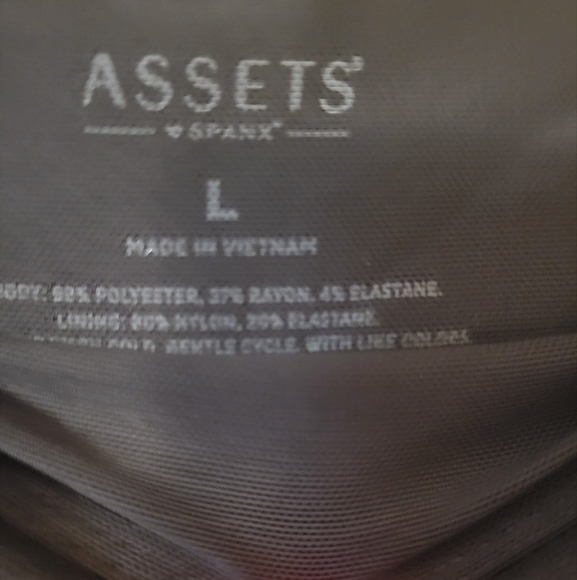 Assets By Spanx Black Leggings - Picture 2 of 2